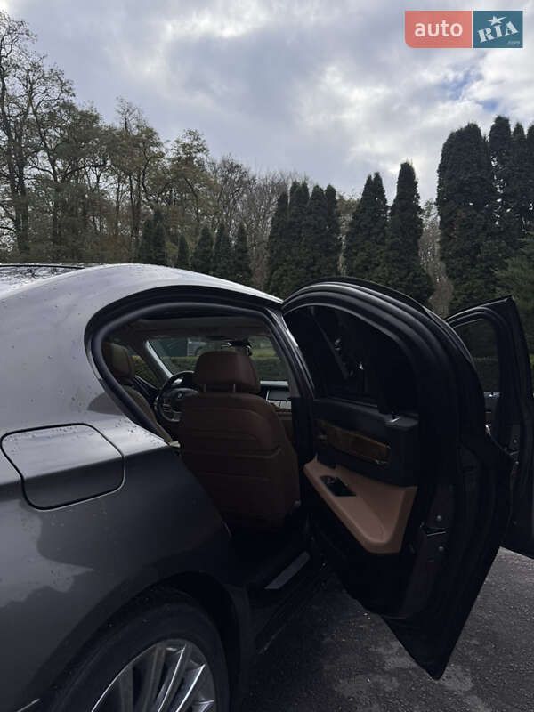 Седан BMW 7 Series 2013 в Тернополе