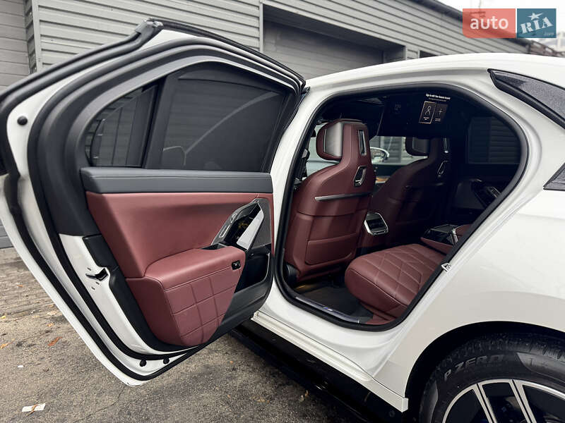 Седан BMW 7 Series 2023 в Киеве