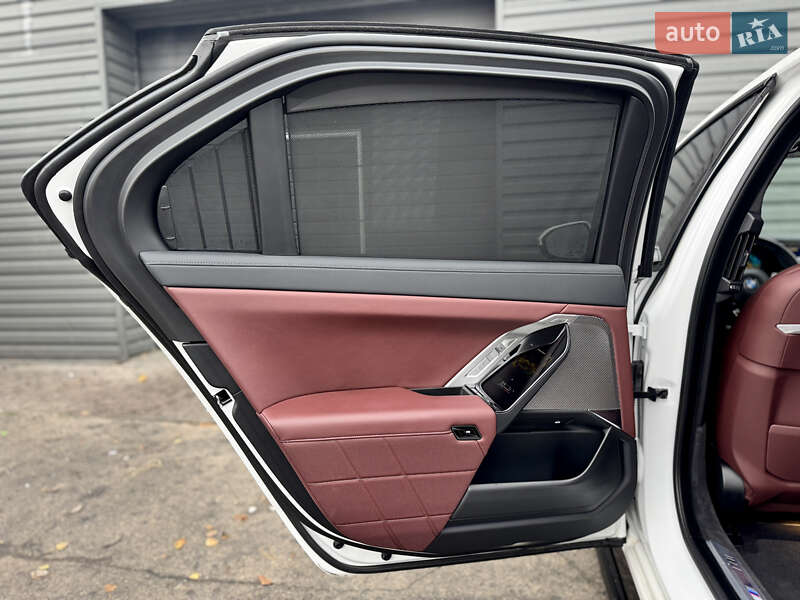 Седан BMW 7 Series 2023 в Киеве