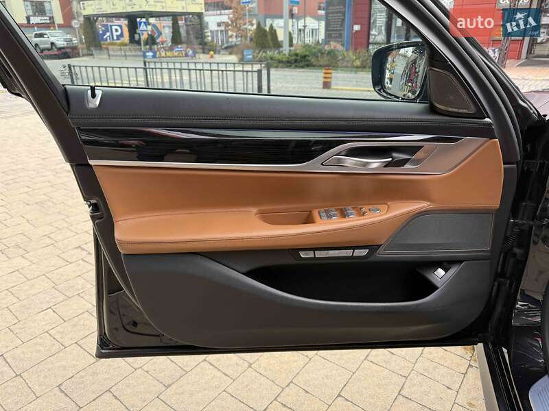 Седан BMW 7 Series 2016 в Львове