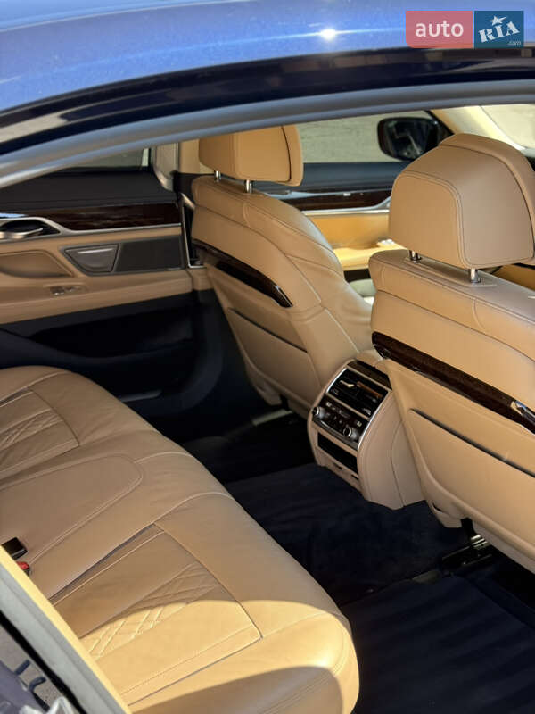 Седан BMW 7 Series 2019 в Львове