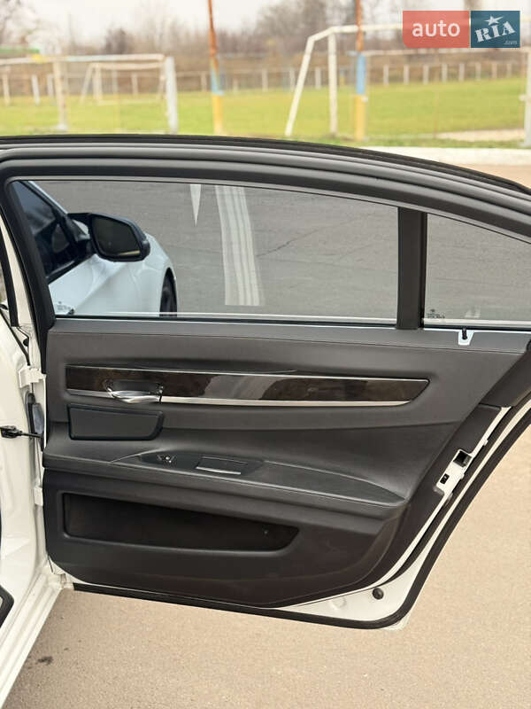 Седан BMW 7 Series 2013 в Прилуках