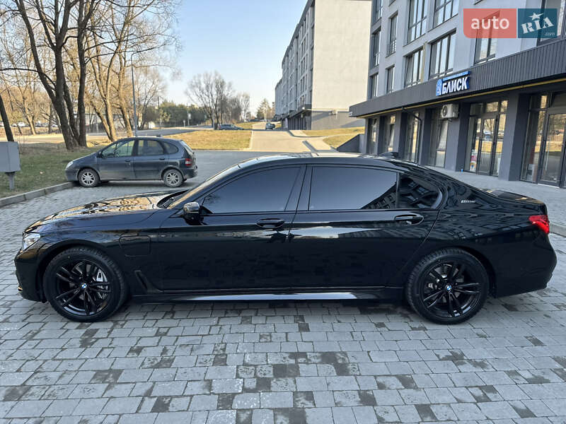 Седан BMW 7 Series 2018 в Новояворовске