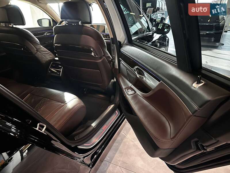 Седан BMW 7 Series 2016 в Львове