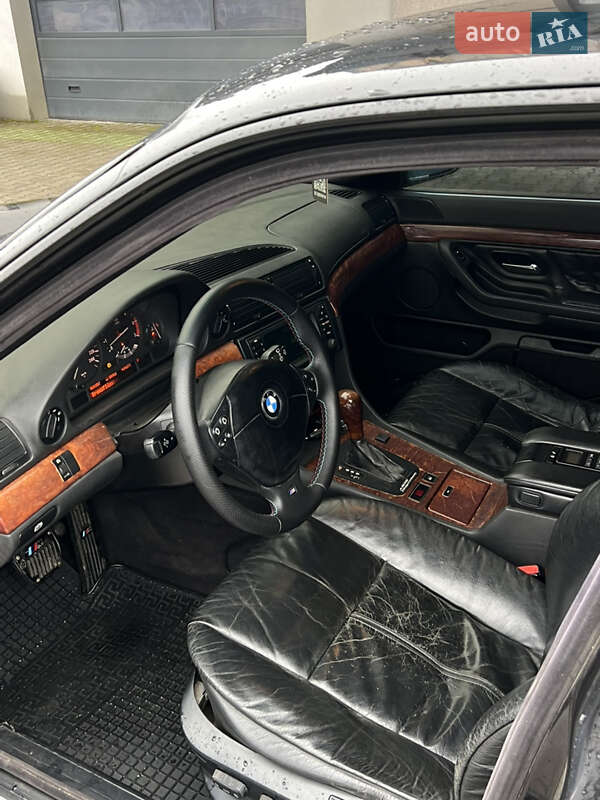 Седан BMW 7 Series 2000 в Яремче