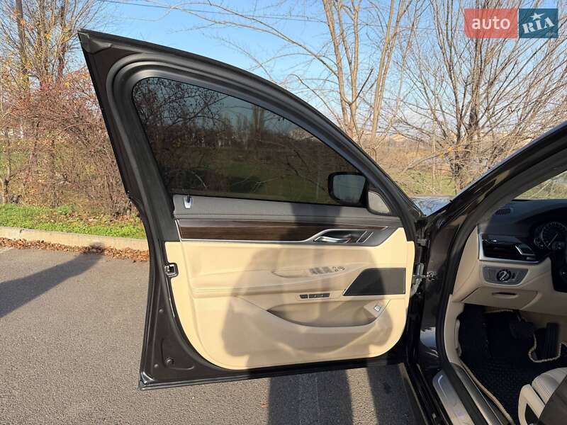 Седан BMW 7 Series 2017 в Кривом Роге