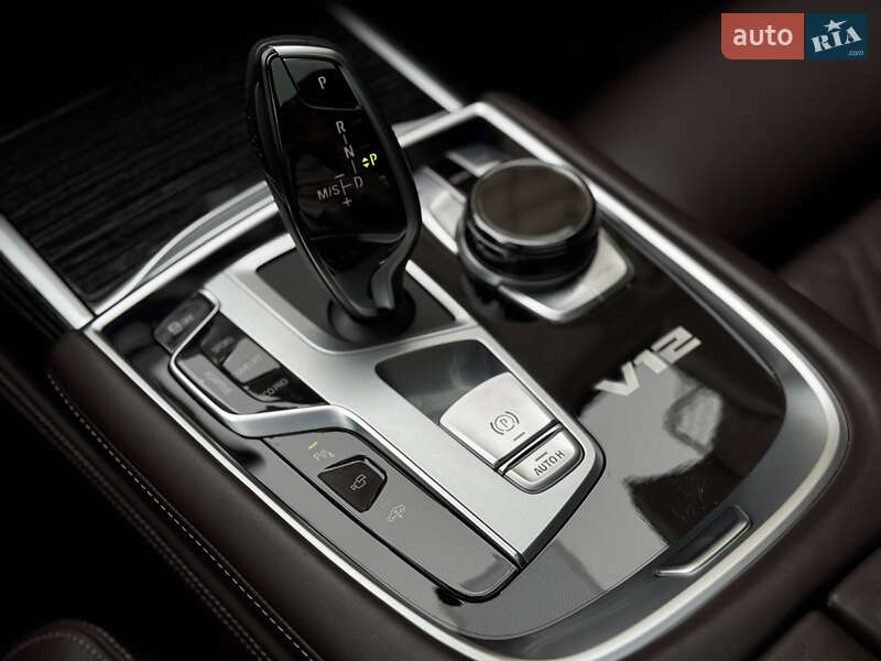 Седан BMW 7 Series 2022 в Киеве