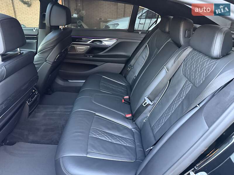 Седан BMW 7 Series 2021 в Виннице