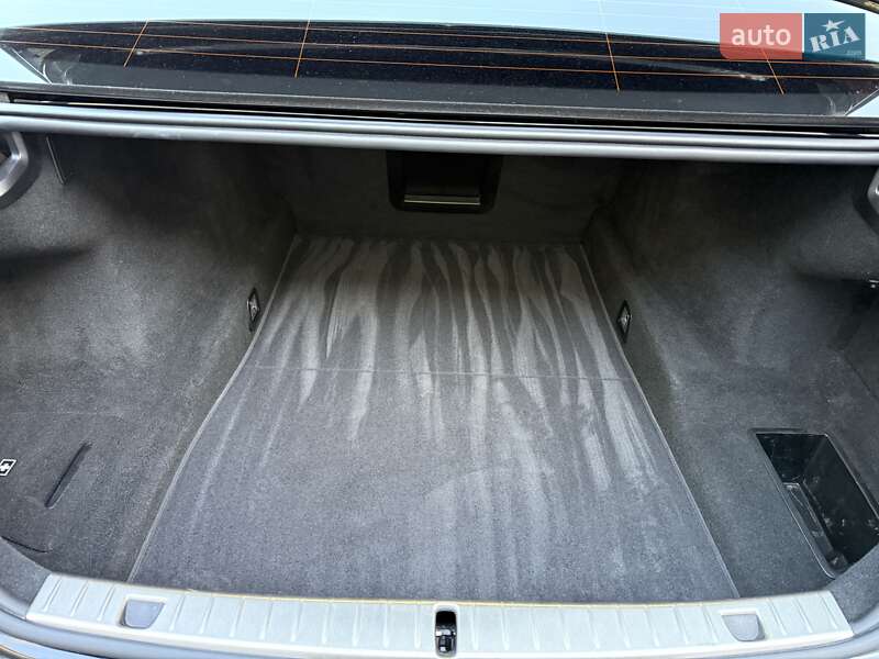 Седан BMW 7 Series 2021 в Виннице