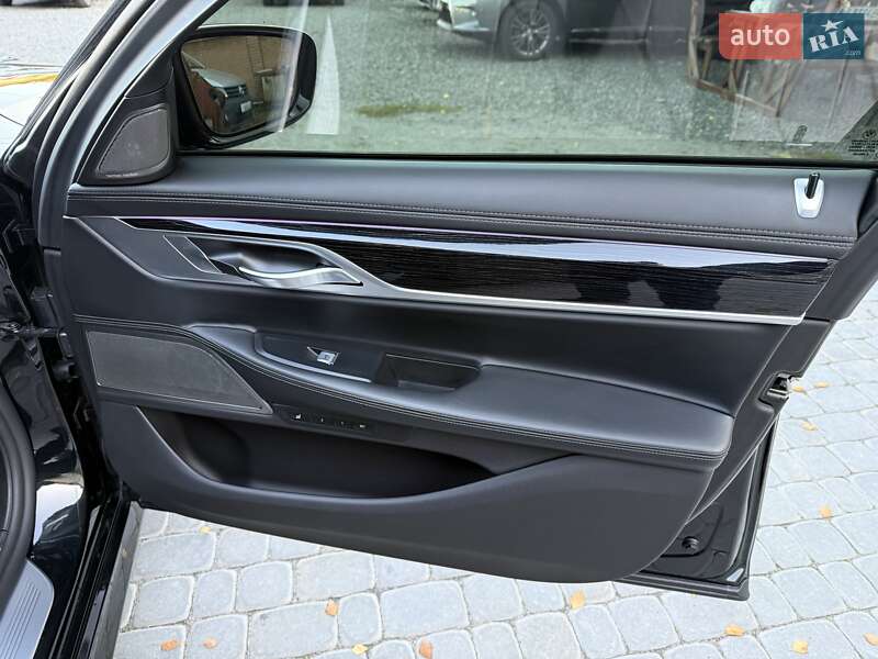 Седан BMW 7 Series 2021 в Виннице