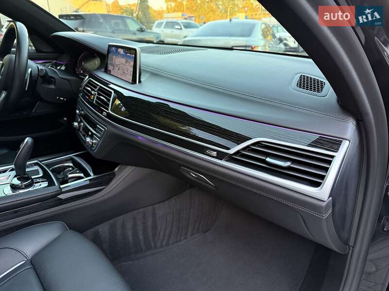 Седан BMW 7 Series 2021 в Виннице