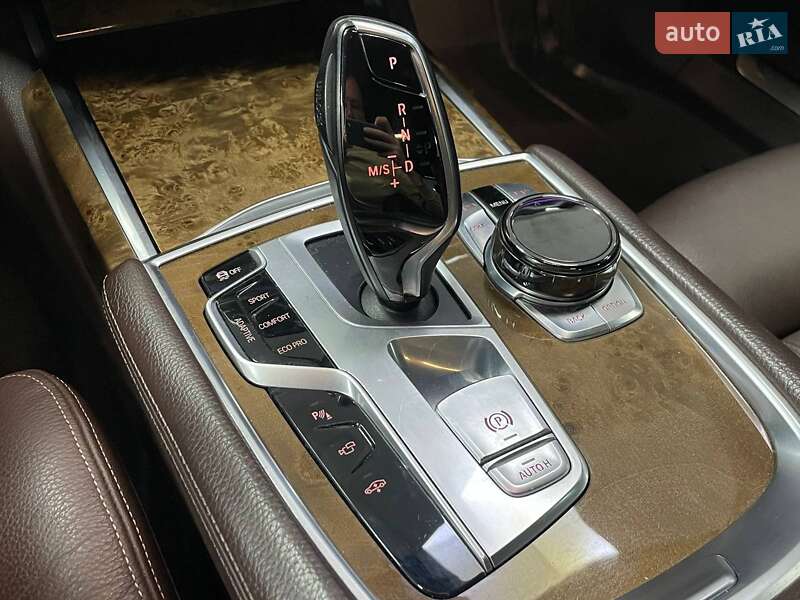 Седан BMW 7 Series 2016 в Киеве