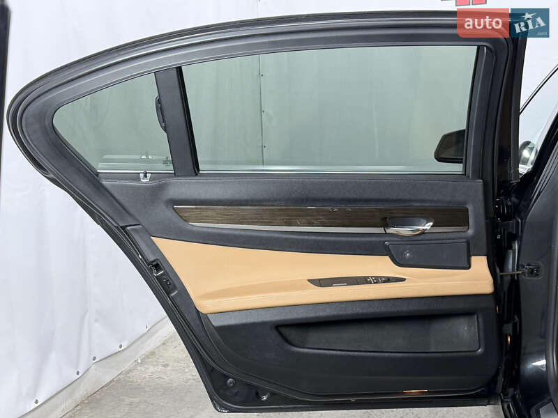 Седан BMW 7 Series 2011 в Одессе