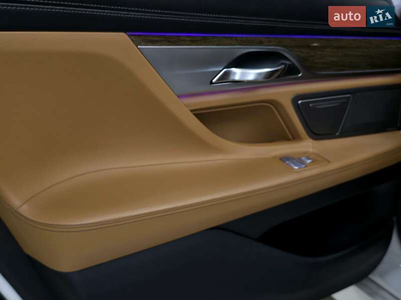 Седан BMW 7 Series 2015 в Николаеве