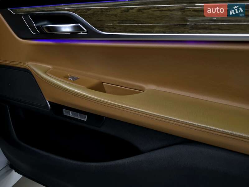 Седан BMW 7 Series 2015 в Николаеве