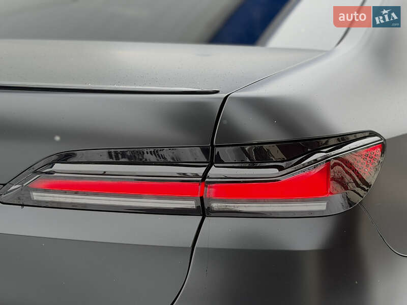 Седан BMW 7 Series 2023 в Дніпрі