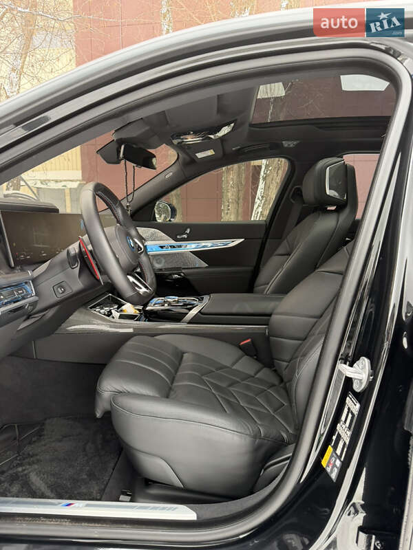 Седан BMW 7 Series 2023 в Дніпрі