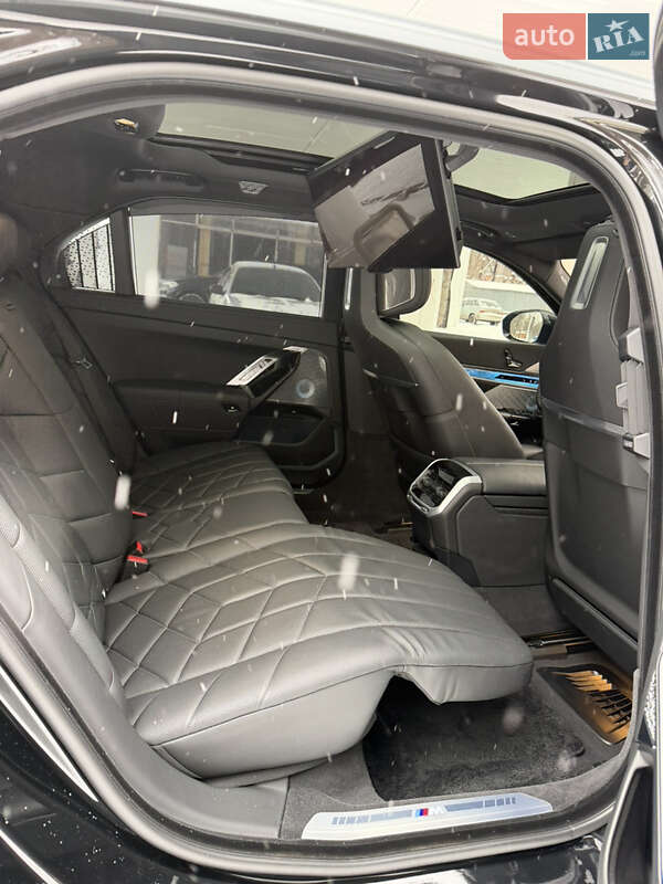 Седан BMW 7 Series 2023 в Дніпрі