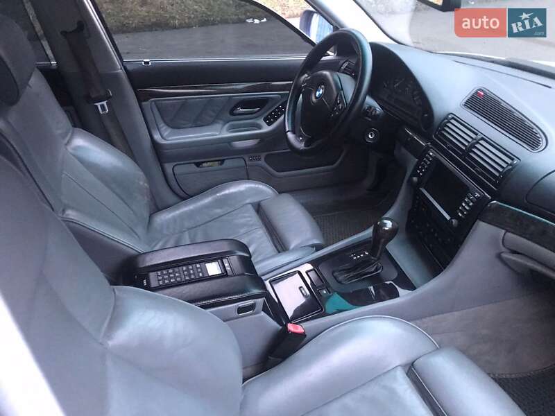 Седан BMW 7 Series 2001 в Львове