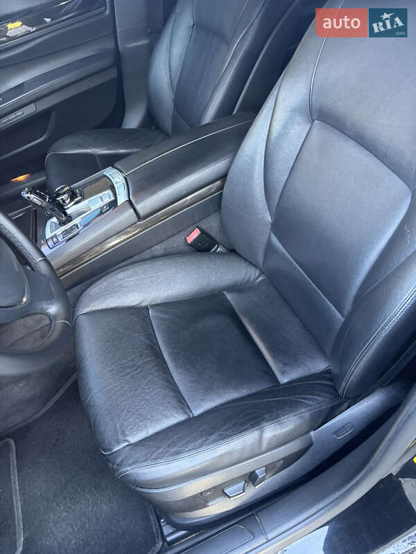 Седан BMW 7 Series 2012 в Львові