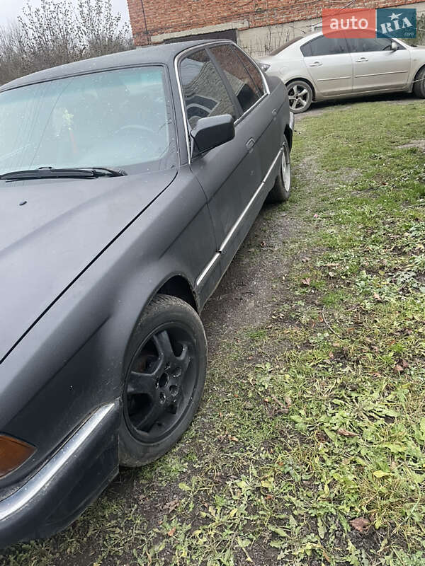 Седан BMW 7 Series 1988 в Щирце
