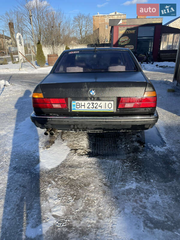 Седан BMW 7 Series 1988 в Щирце