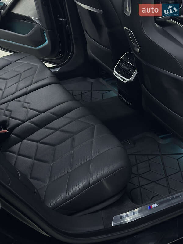 Седан BMW 7 Series 2023 в Киеве