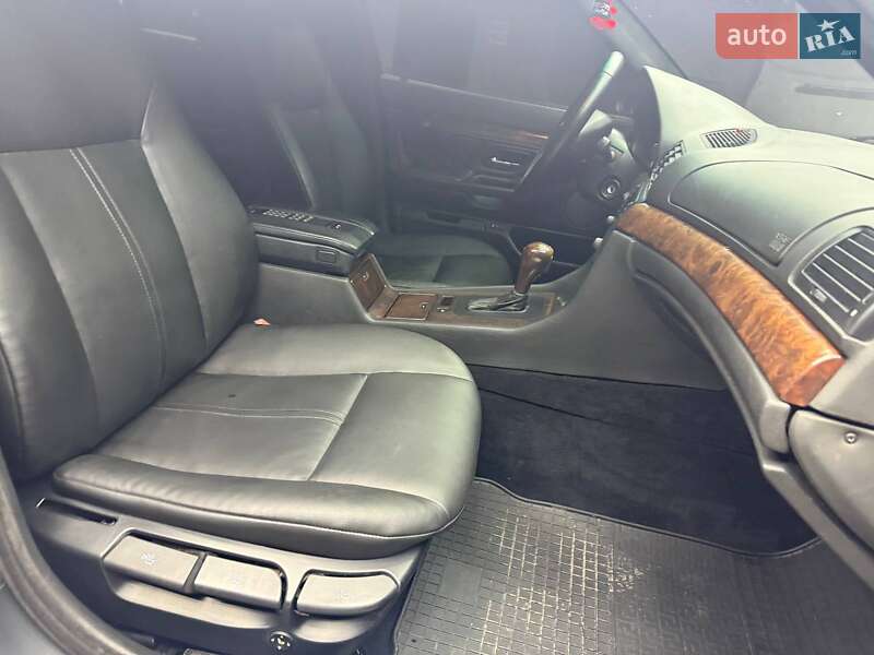 Седан BMW 7 Series 2000 в Чернівцях