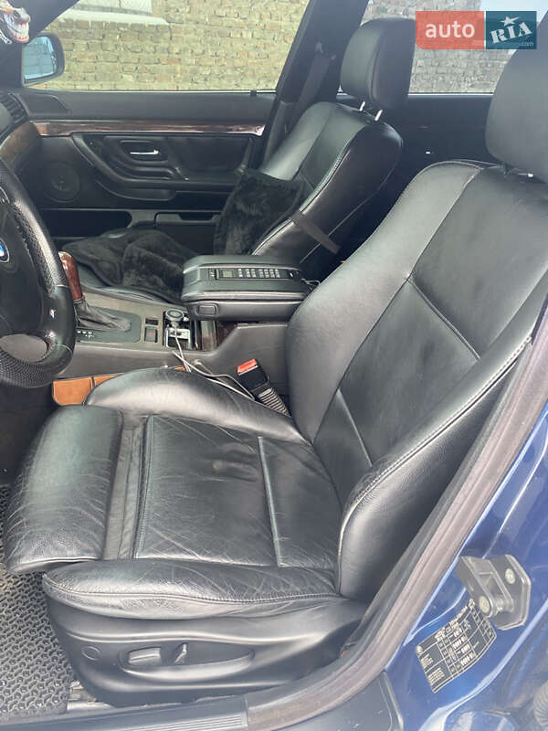 Седан BMW 7 Series 2000 в Ровно