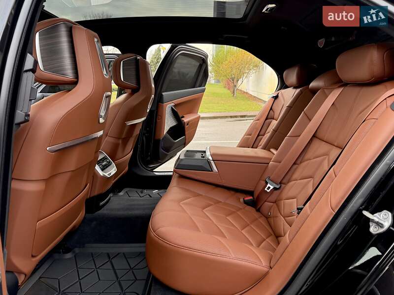 Седан BMW 7 Series 2023 в Киеве