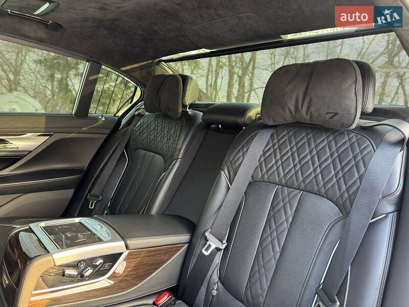 Седан BMW 7 Series 2016 в Киеве