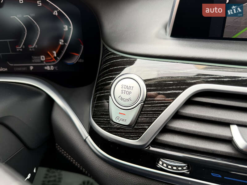 Седан BMW 7 Series 2021 в Мукачево