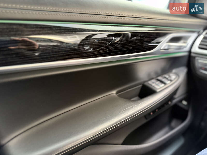 Седан BMW 7 Series 2021 в Мукачево