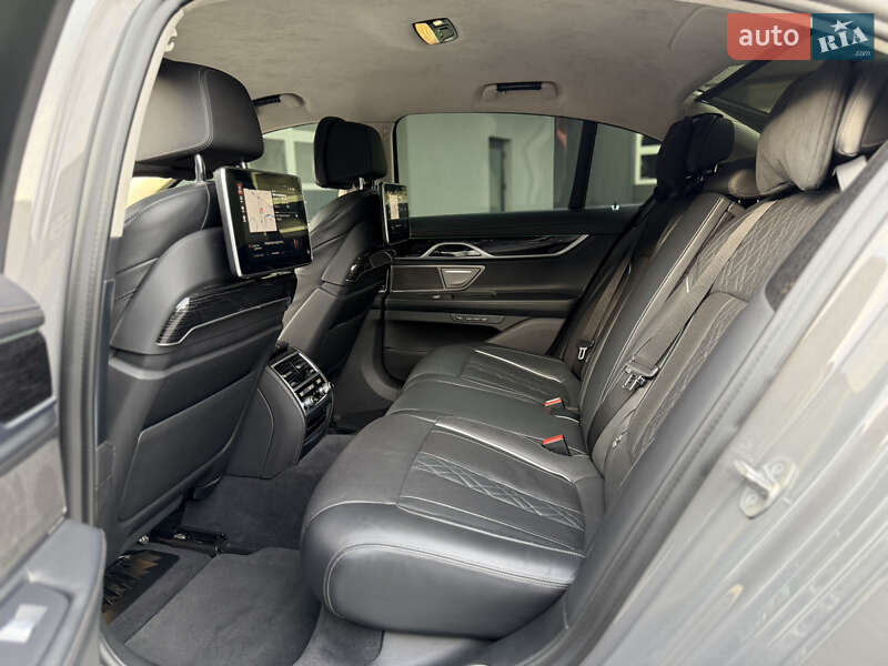 Седан BMW 7 Series 2021 в Мукачево