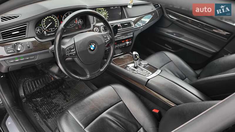 Седан BMW 7 Series 2013 в Виннице