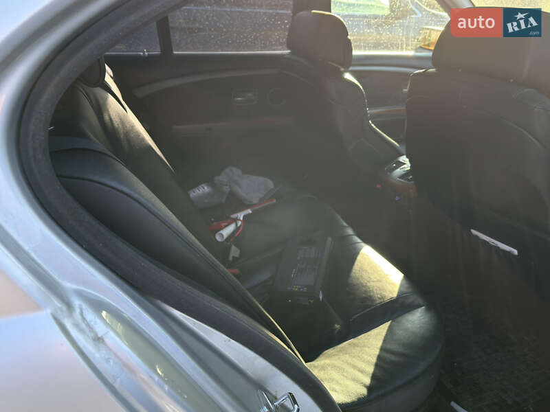 Седан BMW 7 Series 2002 в Самборе