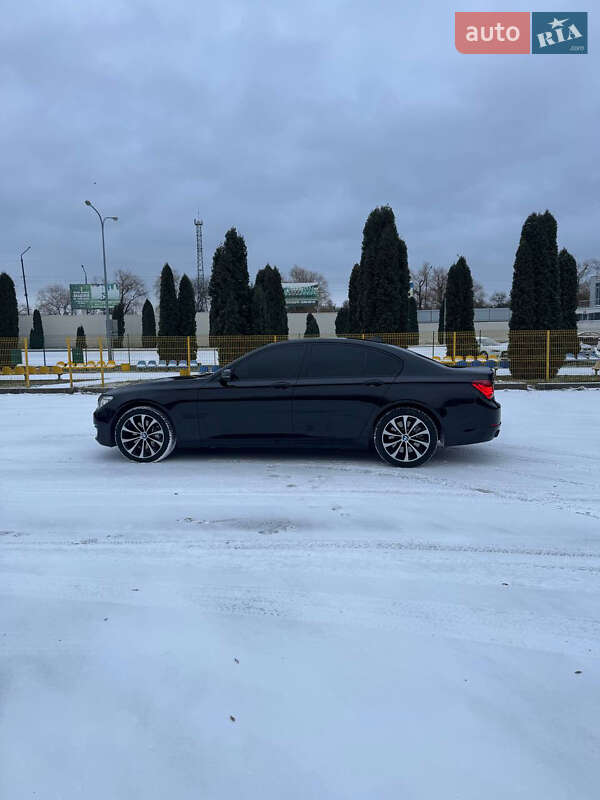 Седан BMW 7 Series 2013 в Александрие