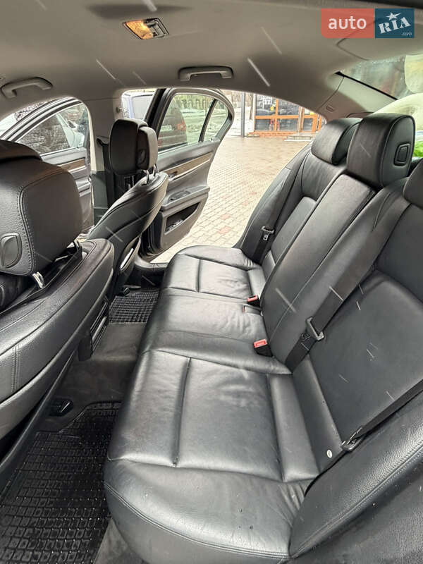 Седан BMW 7 Series 2011 в Черновцах