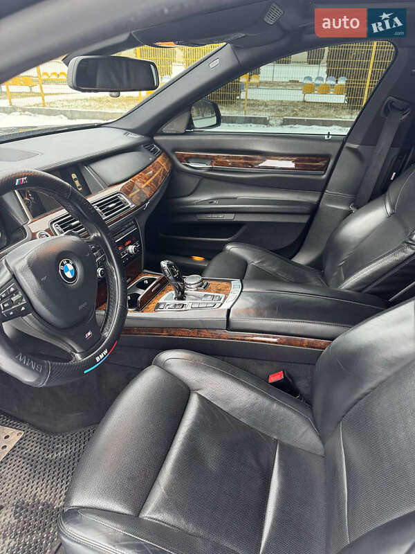 Седан BMW 7 Series 2013 в Александрие