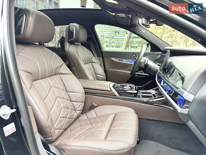Седан BMW 7 Series 2023 в Киеве фото 40 Седан BMW 7 Series 2023 в Киеве