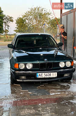 Седан BMW 7 Series 1990 в Южному