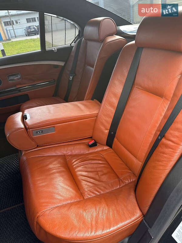 Седан BMW 7 Series 2005 в Долине