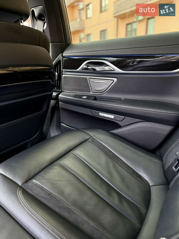 Седан BMW 7 Series 2016 в Ужгороде
