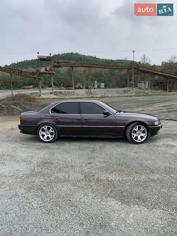 Седан BMW 7 Series 1994 в Виноградове