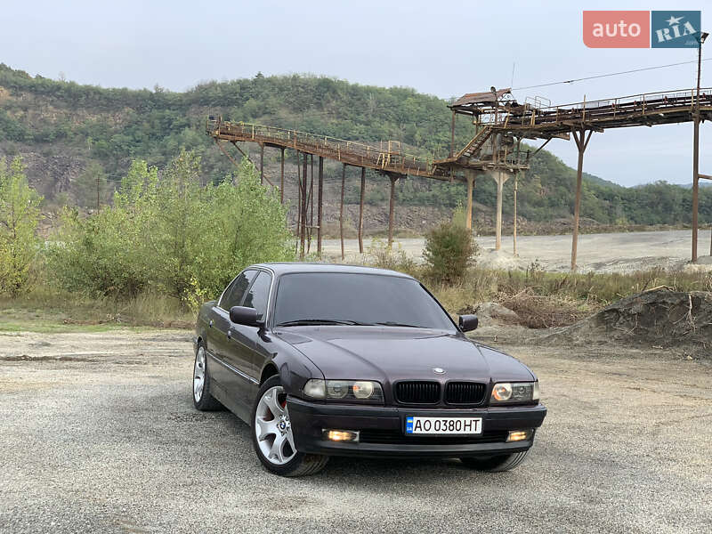 Седан BMW 7 Series 1994 в Виноградове