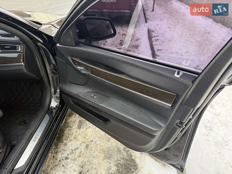 Седан BMW 7 Series 2011 в Львове