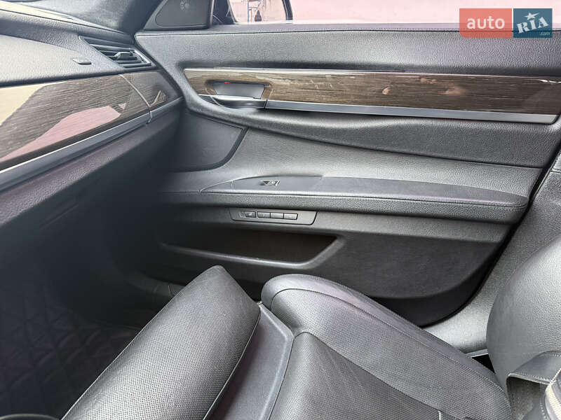 Седан BMW 7 Series 2011 в Львове