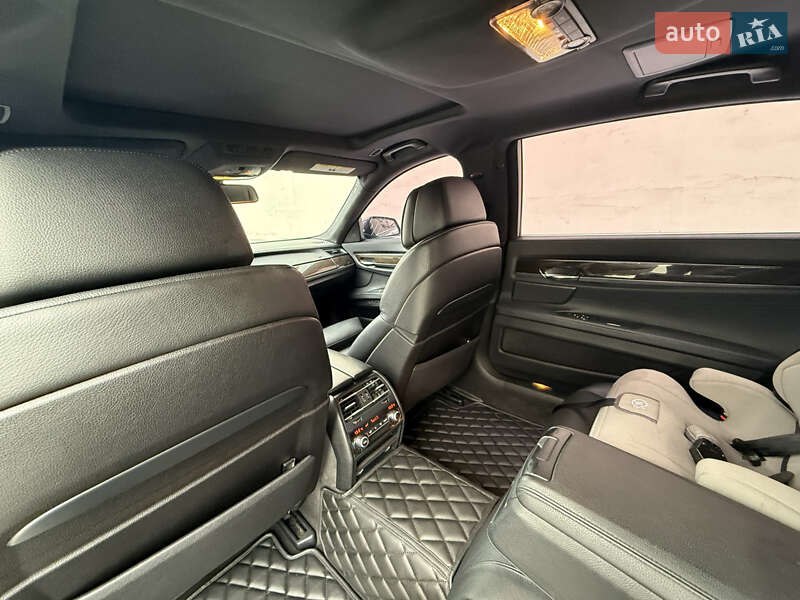 Седан BMW 7 Series 2011 в Львове