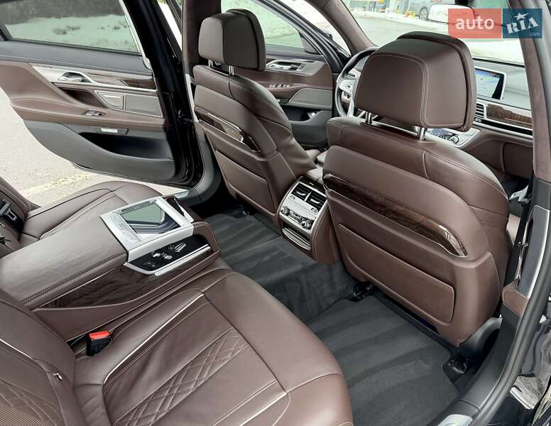 Седан BMW 7 Series 2017 в Киеве