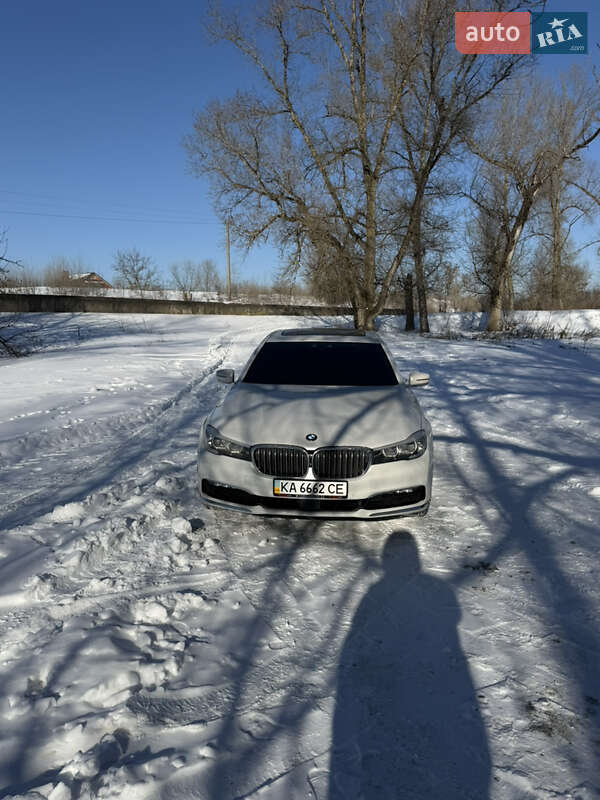 Седан BMW 7 Series 2015 в Киеве